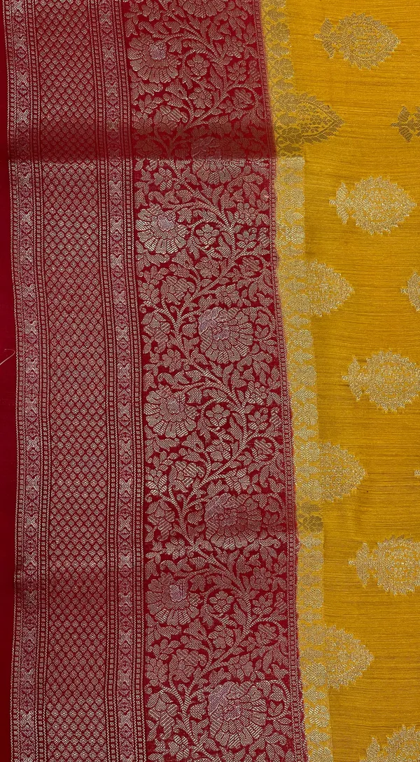 Humairah_Pure_Handloom_Gold_Munga_Silk_Floral_Gold_Zari_Booti_with_Contrast_Maroon_Floral_Jaal_Pallu_Skirt_Zari_Border_with_Maroon_Blouse