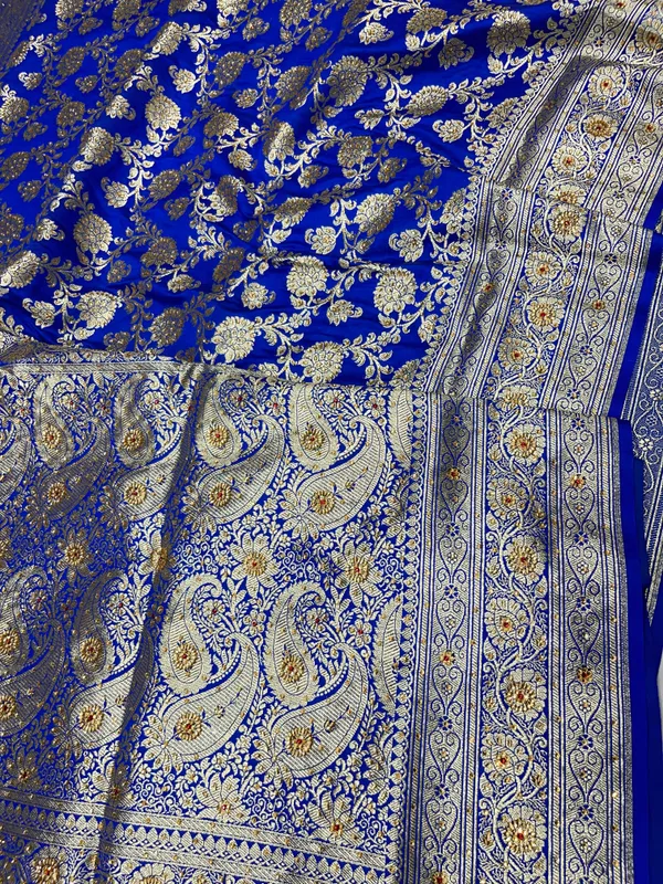 Humairah_Presents_Blue_Satin_Silk_Floral_Zari_Jaal_Low_Stone_Work_Banarasi_Saree_with_Paisley_Zari_Jaal_Pallu_and_Blue_Blouse