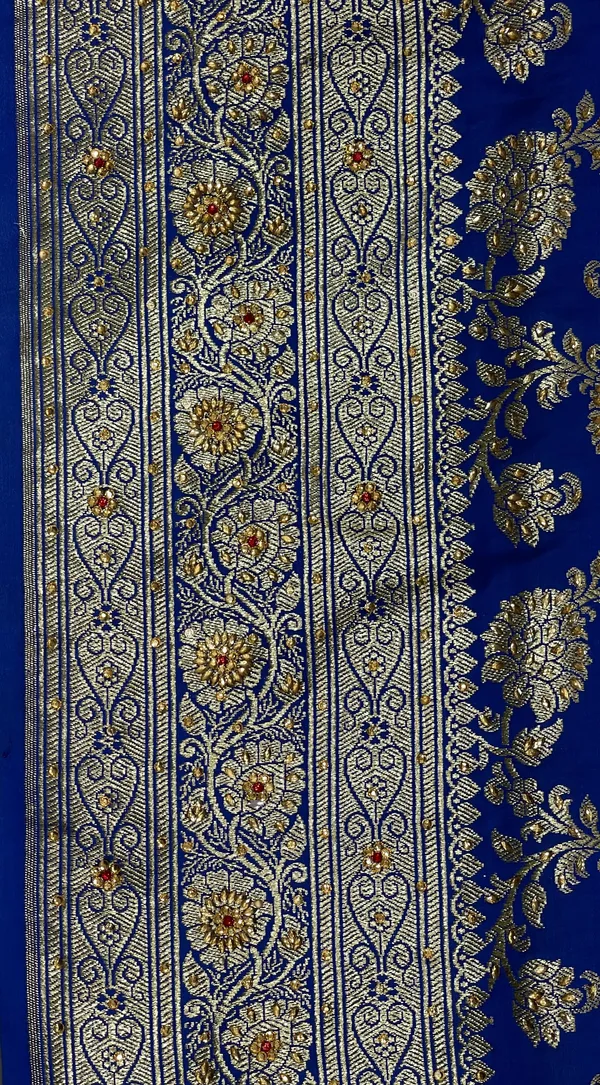 Humairah_Presents_Blue_Satin_Silk_Floral_Zari_Jaal_Low_Stone_Work_Banarasi_Saree_with_Paisley_Zari_Jaal_Pallu_and_Blue_Blouse