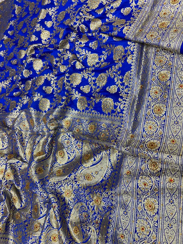 Humairah_Presents_Blue_Satin_Silk_Floral_Zari_Jaal_Low_Stone_Work_Banarasi_Saree_with_Paisley_Zari_Jaal_Pallu_and_Blue_Blouse