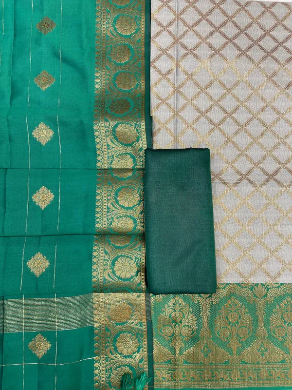 Off_White_Cotton_Silk_Sanarasi_3_pcs_Suit_Set__with_Contrast_Seagreen_Dupatta_650ASD_CS8