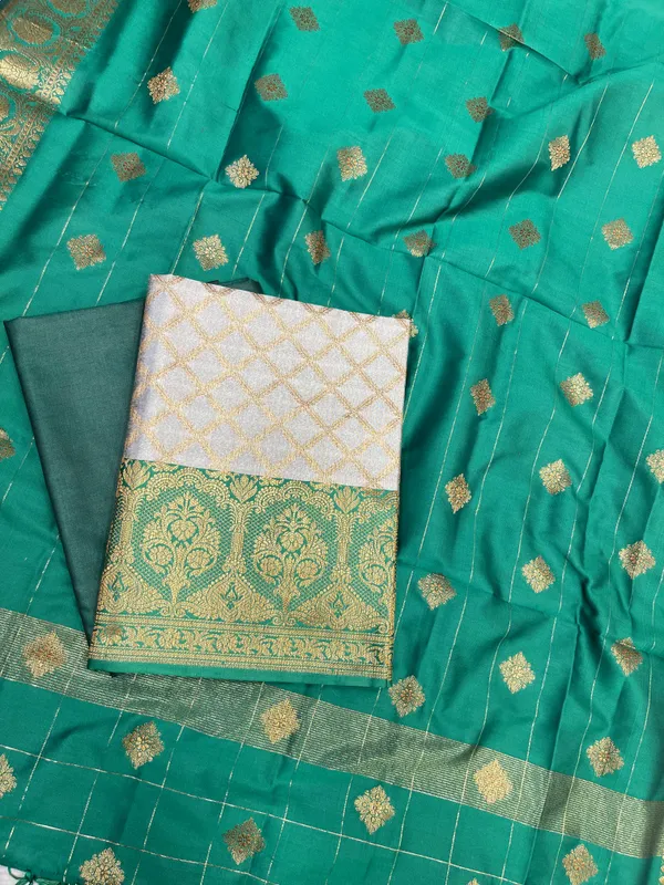 Off_White_Cotton_Silk_Sanarasi_3_pcs_Suit_Set__with_Contrast_Seagreen_Dupatta_650ASD_CS8