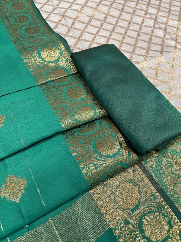 Off_White_Cotton_Silk_Sanarasi_3_pcs_Suit_Set__with_Contrast_Seagreen_Dupatta_650ASD_CS8