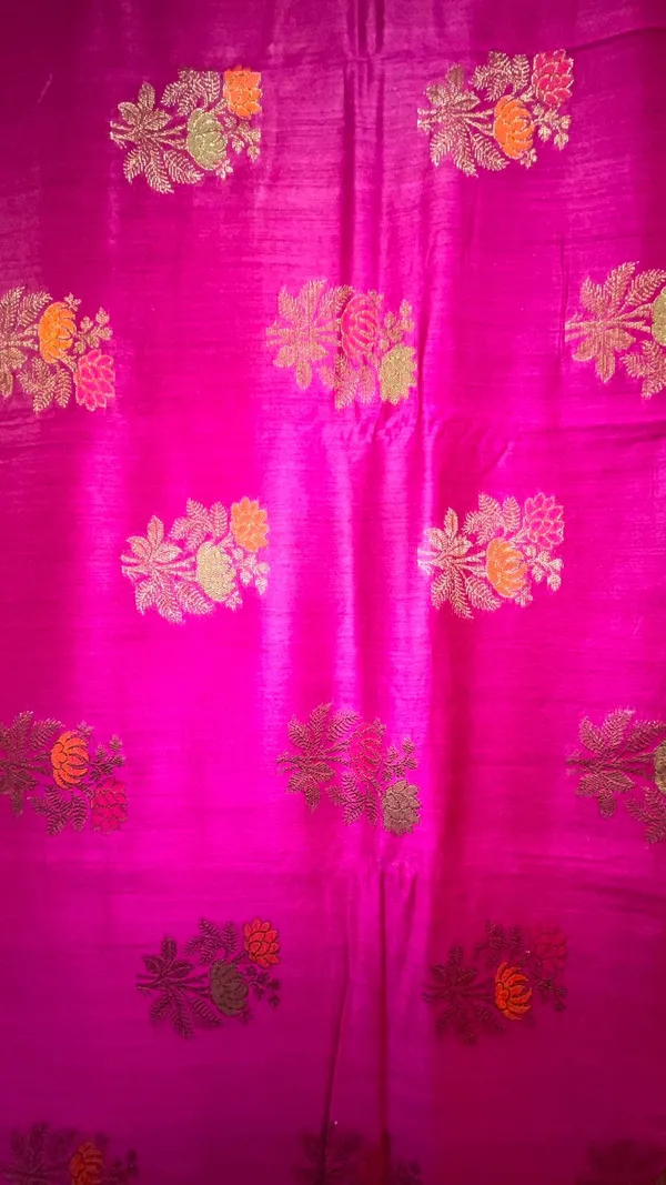 Humairah_Pure_Handloom_Magenta_Munga_Silk_Floral_Mina_Zari_Boota_with_Contrast_Violet_Minakari_Pallu_and_Violet_Blouse_Piece