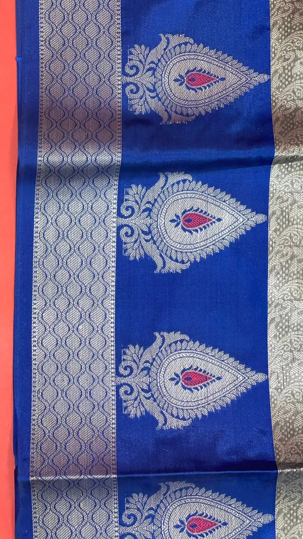 Grey_Kanjeevaram_Banarasi_Sarees_For_Women_GEMA15