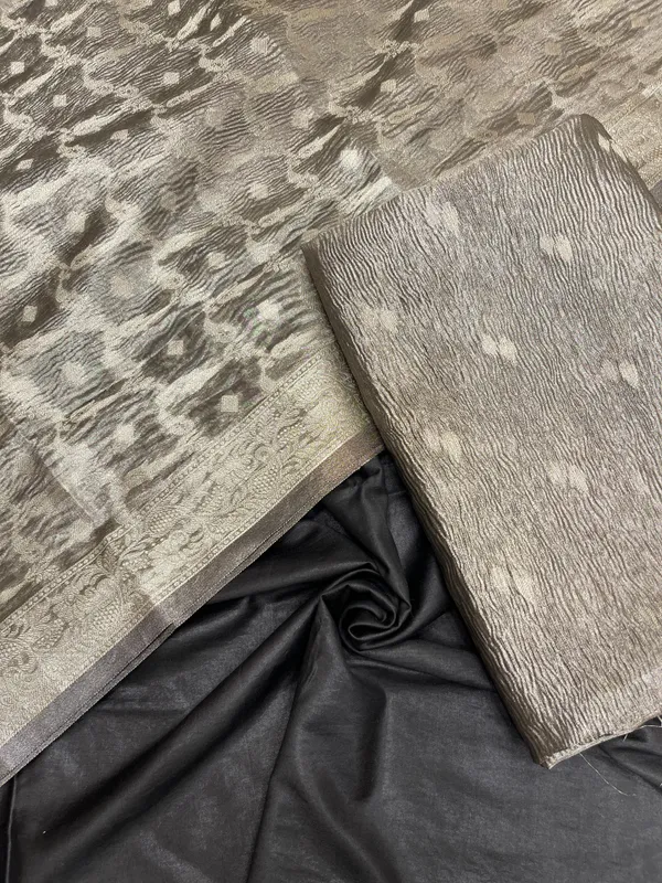 Humairah_Black_Crush_Tissue_Floral_Zari_Booti_3_pcs_Suit_Set_with_Plain_Bottom_and_Floral_Zari_Checkered_Booti_Black_Dupatta