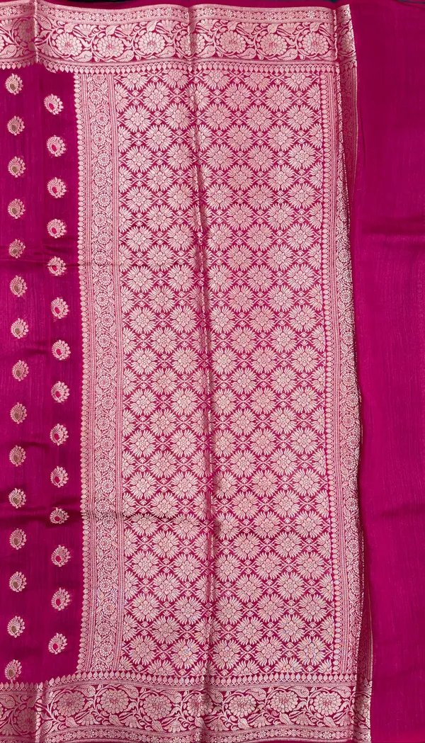 Humairah_Pure_Handloom_Magenta_Munga_Silk_Floral_Gold_Mina_Zari_Booti_with_Banarasi_Floral_Jaal_Pallu_Zari_Border_and_Magenta_Blouse