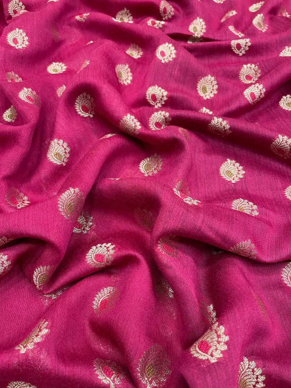 Humairah_Pure_Handloom_Magenta_Munga_Silk_Floral_Gold_Mina_Zari_Booti_with_Banarasi_Floral_Jaal_Pallu_Zari_Border_and_Magenta_Blouse