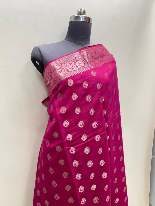 Humairah_Pure_Handloom_Magenta_Munga_Silk_Floral_Gold_Mina_Zari_Booti_with_Banarasi_Floral_Jaal_Pallu_Zari_Border_and_Magenta_Blouse