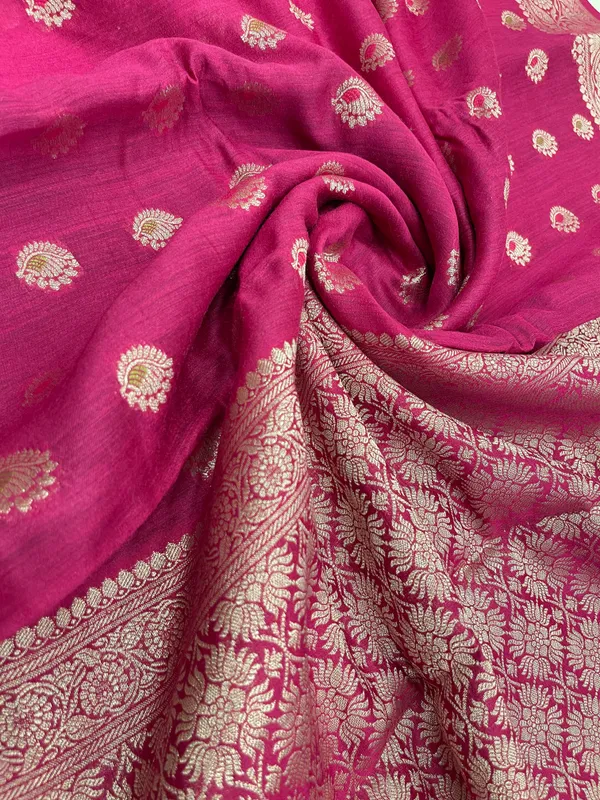 Humairah_Pure_Handloom_Magenta_Munga_Silk_Floral_Gold_Mina_Zari_Booti_with_Banarasi_Floral_Jaal_Pallu_Zari_Border_and_Magenta_Blouse