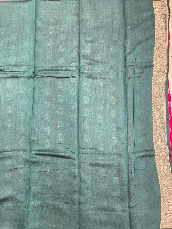 Humairah_Pure_Handloom_Magenta_Munga_Silk_Floral_Gold_Mina_Zari_Booti_with_Banarasi_Floral_Jaal_Pallu_Zari_Border_and_Magenta_Blouse