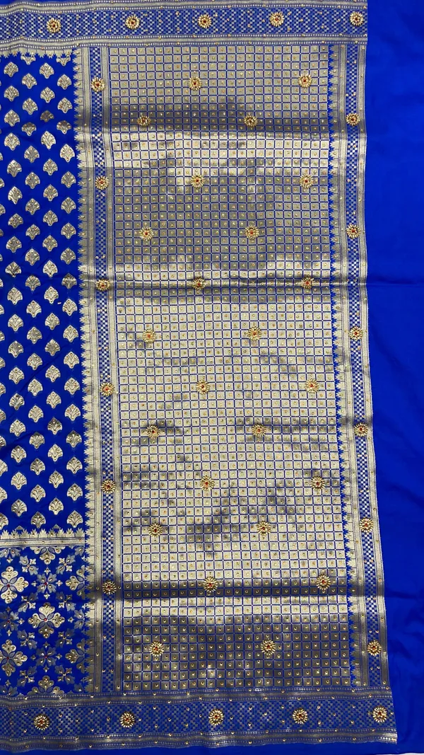 Humairah_Presents_Blue_Satin_Silk_Floral_Zari_Booti_Stone_Heavy_Work_Banarasi_Saree_with_Checkered_Pallu_Skirt_Zari_Border_and_Blue_Blouse_JA17_HW