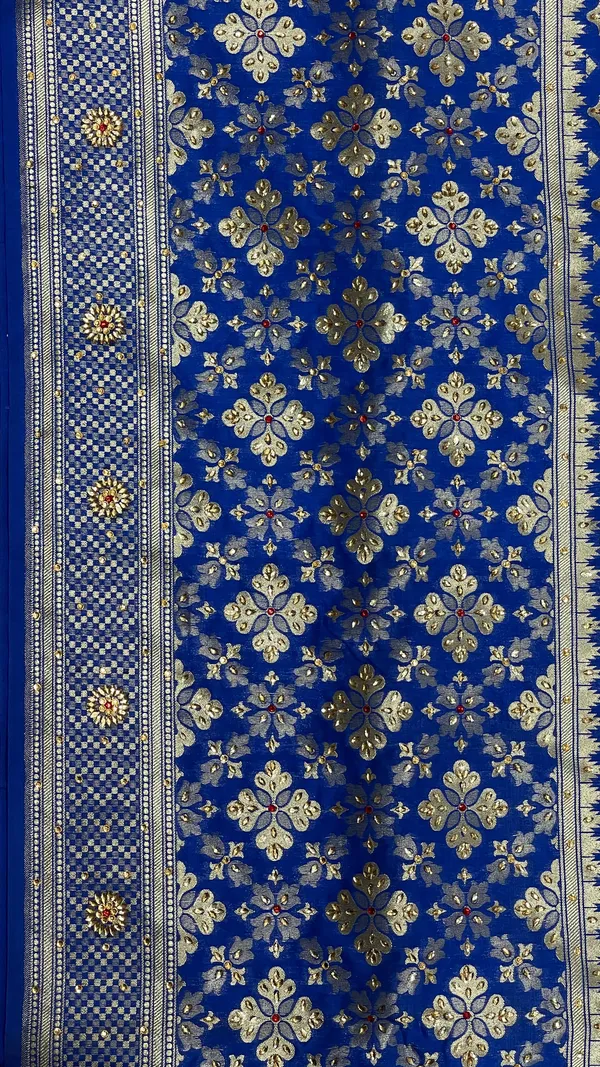 Humairah_Presents_Blue_Satin_Silk_Floral_Zari_Booti_Stone_Heavy_Work_Banarasi_Saree_with_Checkered_Pallu_Skirt_Zari_Border_and_Blue_Blouse_JA17_HW
