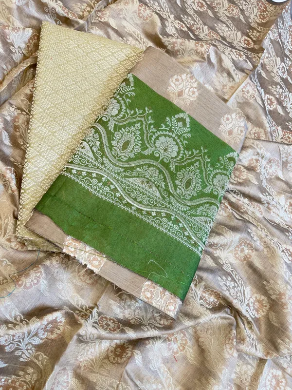 Beige_Cotton_Alfi_Resham_Floral_Boota_Contrast_Green_Border_Banarasi_Suit_600AJ_PJS8