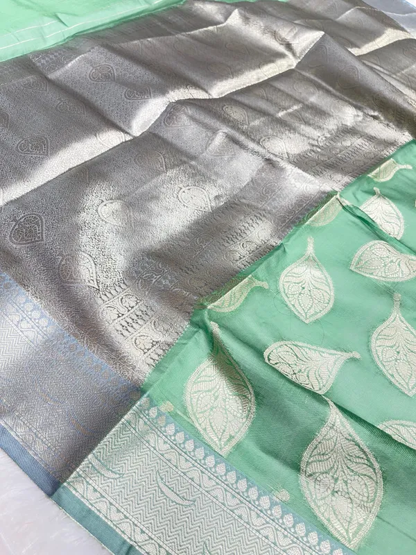 Light_Green_Cotton_Leaf_Water_Zari_Booti_Banarasi_Saree_JVC_7