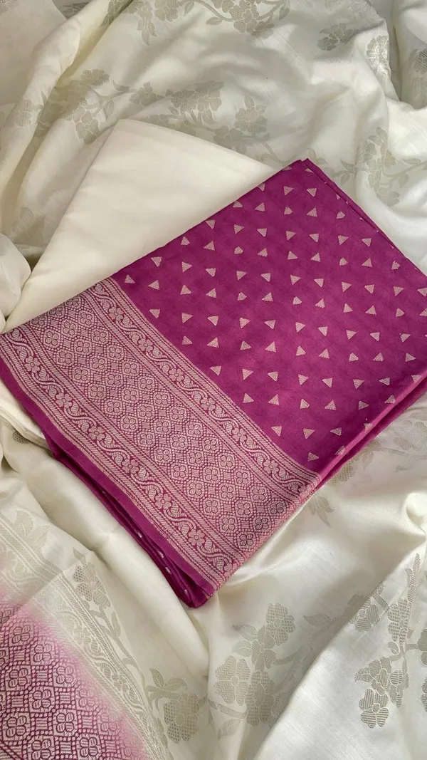 Magenta_Pashmina_Silk_Chunri_Zari_Booti_Banarasi_Suit_with_Contrast_Off_white_Floral_Jaal_Dupatta_1250DAN_PMC3