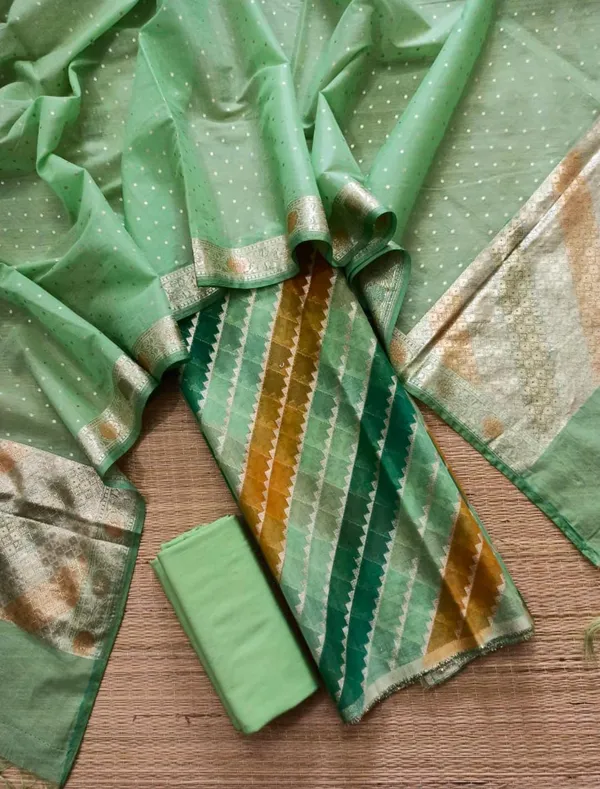 Green_Pure_Mercerised_Lorex_Weave_Suit_with_Hand-Brushed_Lorex_Dupatta_1250SKL_MH3