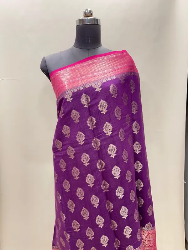 Humairah_Pure_Handloom_Purple_Munga_Silk_Floral_Copper_Zari_Booti_with_Contrast_Magenta_Floral_Jaal_Pallu_Skirt_Zari_Border_with_Magenta_Blouse