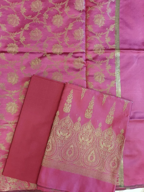 Magenta_Tapeta_Silk_Floral_Dual_Zari_Booti_with_Zari_Jaal_Dupatta_Banarasi_Suit__625AJ_TPT78