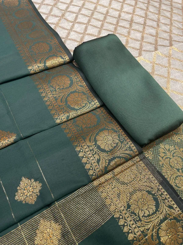 Off_White_Cotton_Silk_Danarasi_3_pcs_Suit_Set__with_Contrast_Dark_Green_Dupatta_650ASD_CS11