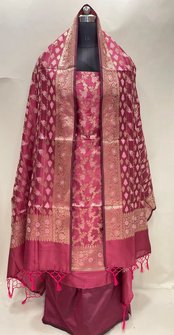 Humairah_Presents_Magenta_Floral_Minakari_Zari_Jaal_3_pcs_Suit_Set_with_Plain_Bottom_and_Lehariya_Stripe_Minakari_Booti_Magenta_Dupatta_ASD_131