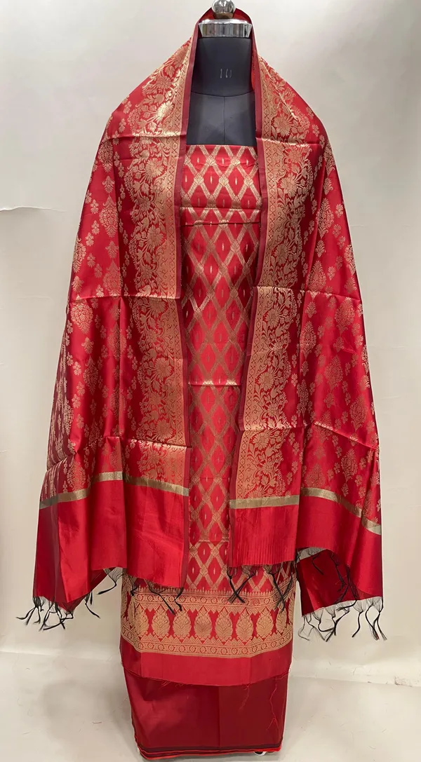 Humairah_Red_Art_Silk_Diagonal_Zari_Zig-Zag_Stripe_3_pcs_Suit_set_with_Plain_Bottom_and_Tilfi_Floral_Zari_Diagonal_Red_Dupatta