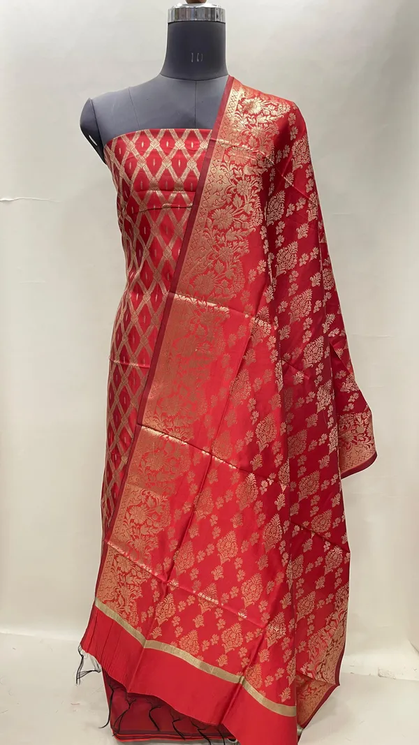 Humairah_Red_Art_Silk_Diagonal_Zari_Zig-Zag_Stripe_3_pcs_Suit_set_with_Plain_Bottom_and_Tilfi_Floral_Zari_Diagonal_Red_Dupatta