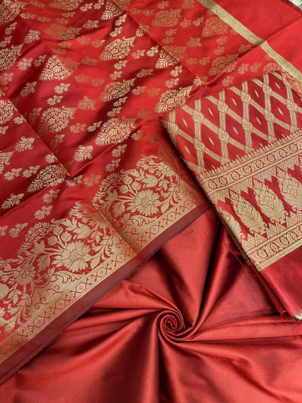 Humairah_Red_Art_Silk_Diagonal_Zari_Zig-Zag_Stripe_3_pcs_Suit_set_with_Plain_Bottom_and_Tilfi_Floral_Zari_Diagonal_Red_Dupatta