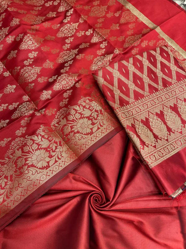 Humairah_Red_Art_Silk_Diagonal_Zari_Zig-Zag_Stripe_3_pcs_Suit_set_with_Plain_Bottom_and_Tilfi_Floral_Zari_Diagonal_Red_Dupatta
