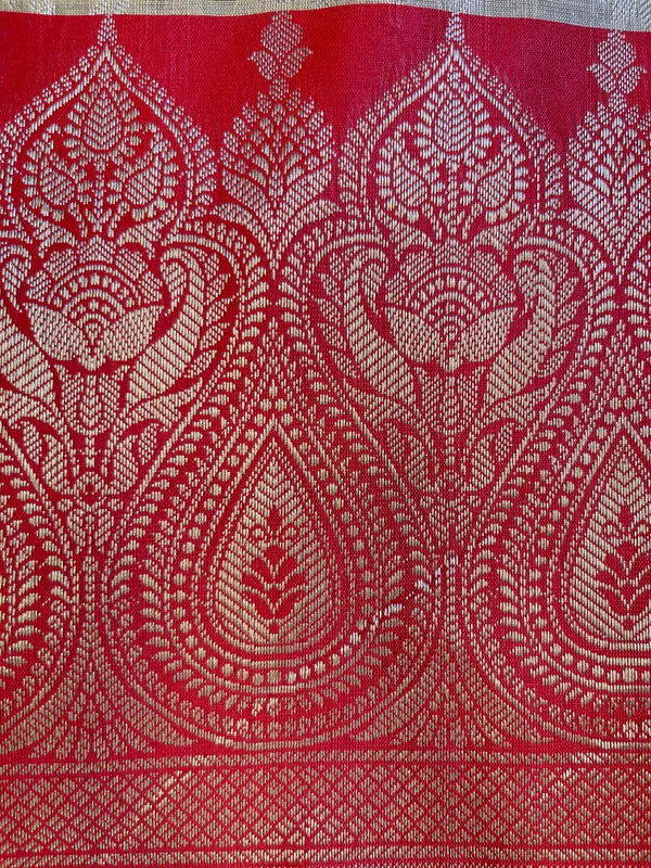 Beige_Art_Silk_Floral_Zari_Jaal_Contrast_Banarasi_Suit_with_Red_Dupatta_625AJ_TPT61