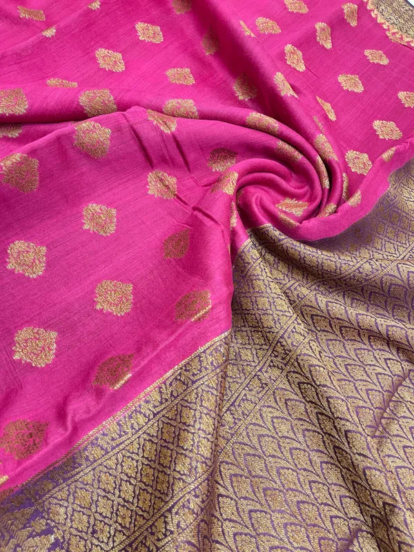 Humairah_Pure_Handloom_Magenta_Munga_Silk_Floral_Copper_Zari_Booti_with_Contrast_Purple_Banarasi_Floral_Pallu_Zari_Border_and_Purple_Blouse