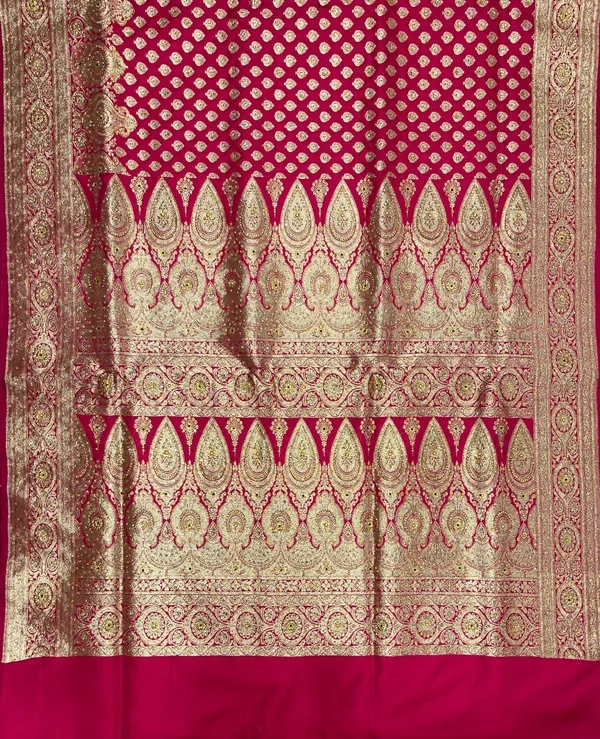 Humairah_Presents_Magenta_Satin_Silk_Floral_Zari_Booti_Low_Stone_Work_Skirt_Zari_Border_with_Banarasi_Pallu_and_Magenta_Blouse_JA47_LW