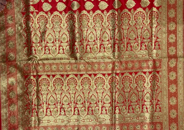 Humairah_Presents_Magenta_Satin_Silk_Floral_Zari_Booti_Low_Stone_Work_Skirt_Zari_Border_with_Banarasi_Pallu_and_Magenta_Blouse_JA47_LW