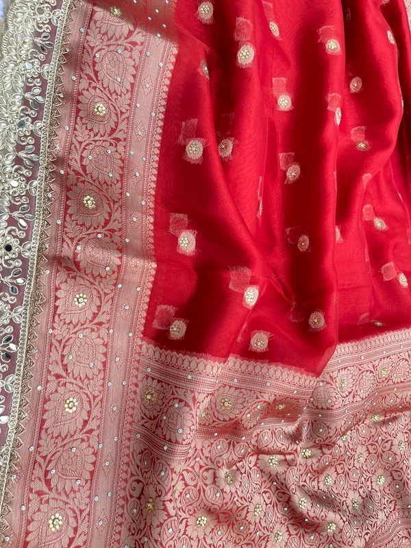 Red_Glass_Tissue_Silk_Floral_Zari_Booti_with_Lace_work_and_Stone_work_Zari_Border_Banarasi_Saree_BFS_GT5