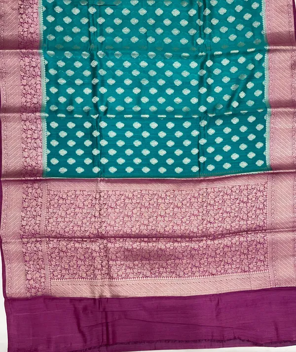 Humairah_Pure_Handloom_Bottle_Green_Munga_Silk_Floral_Gold_Zari_Booti_with_Contrast_Purple_Floral_Jaal_Pallu_Skirt_Dual_Shade_Zari_Border_with_Purple_Blouse