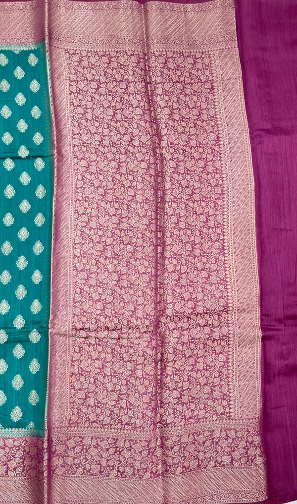 Humairah_Pure_Handloom_Bottle_Green_Munga_Silk_Floral_Gold_Zari_Booti_with_Contrast_Purple_Floral_Jaal_Pallu_Skirt_Dual_Shade_Zari_Border_with_Purple_Blouse