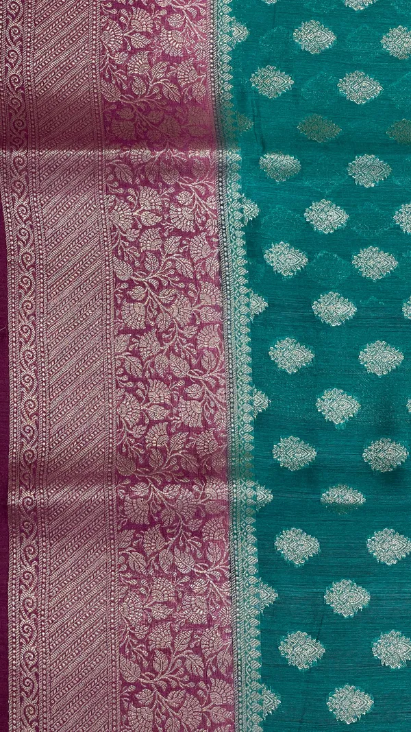 Humairah_Pure_Handloom_Bottle_Green_Munga_Silk_Floral_Gold_Zari_Booti_with_Contrast_Purple_Floral_Jaal_Pallu_Skirt_Dual_Shade_Zari_Border_with_Purple_Blouse