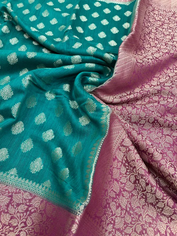 Humairah_Pure_Handloom_Bottle_Green_Munga_Silk_Floral_Gold_Zari_Booti_with_Contrast_Purple_Floral_Jaal_Pallu_Skirt_Dual_Shade_Zari_Border_with_Purple_Blouse