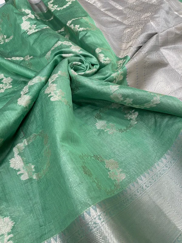Green_Cotton_Water_Ring_Zari_Booti_Banarasi_Saree_JVC_4