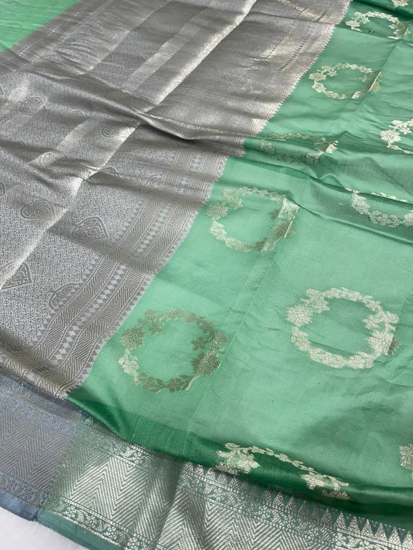 Green_Cotton_Water_Ring_Zari_Booti_Banarasi_Saree_JVC_4