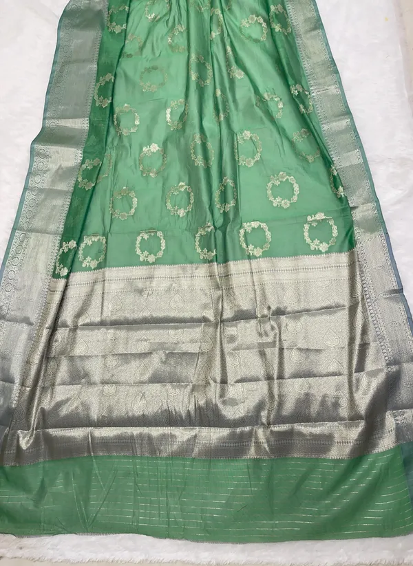Green_Cotton_Water_Ring_Zari_Booti_Banarasi_Saree_JVC_4