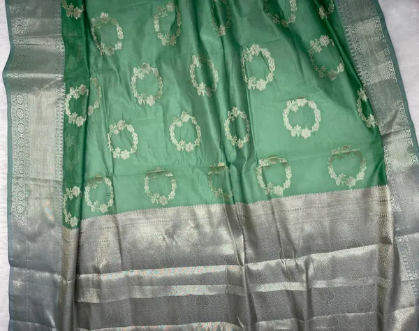 Green_Cotton_Water_Ring_Zari_Booti_Banarasi_Saree_JVC_4