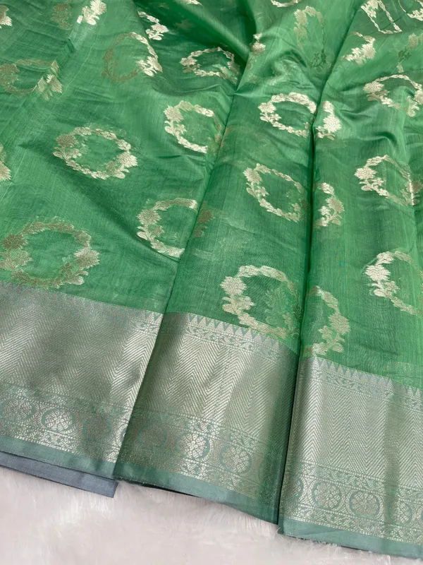 Green_Cotton_Water_Ring_Zari_Booti_Banarasi_Saree_JVC_4