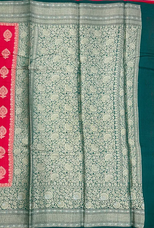 Humairah_Pure_Handloom_Red_Munga_Silk_Floral_Gold_Zari_Booti_with_Contrast_Green_Floral_Jaal_Pallu_Skirt_Dual_Shade_Mina_Zari_Border_with_Green_Blouse