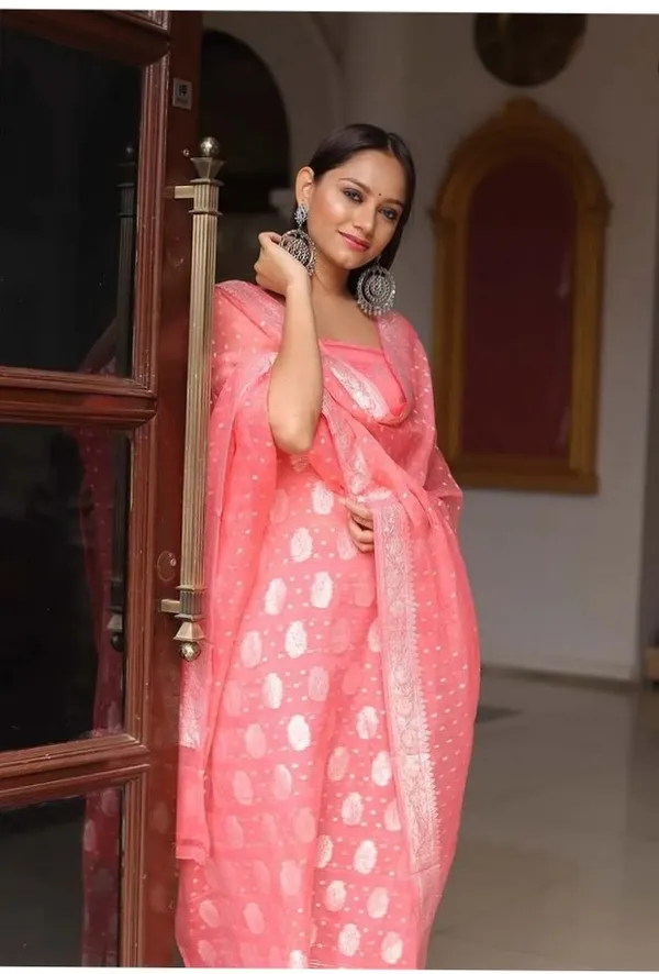 Peach_Katan_Georgette_Silver_Zari_Booti_Banarasi_Suit_Set_with_Chunri_Booti_1200SKL_KG8