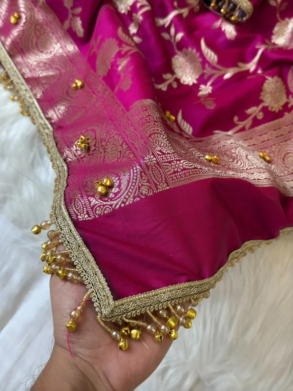 Light_Purple_Silk_Zari_Booti_With_Ghungroo_And_Lace_Work_Banarasi_Suit_220PNJ_SG4