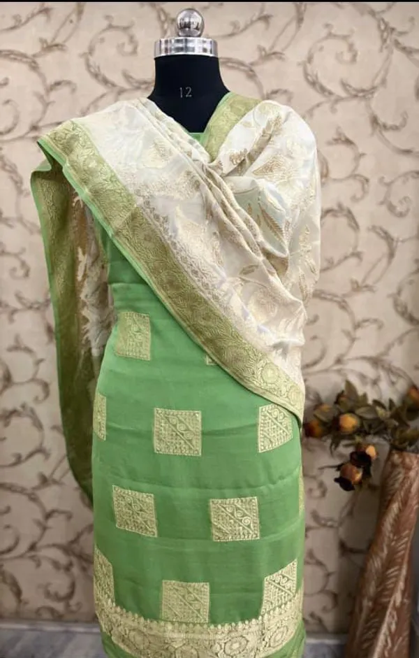 Pure_Handloom_Green_Khaddi_Georgette_Floral_Zari_Geometrical_Boota_with_Contrast_Off_white_Dupatta_6500SKL_KG18