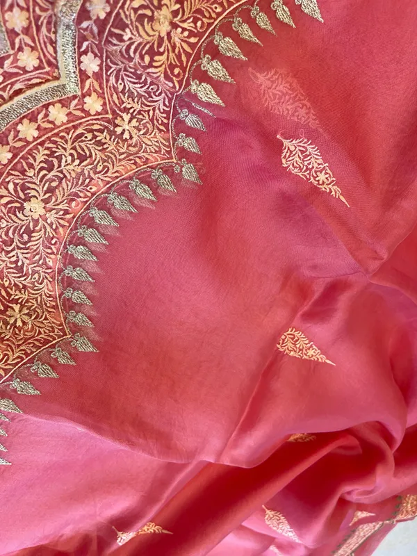 Pure_Handloom_Dark_Pink_Kora_Organza_Floral_Resham_Zari_Booti_Embroidered_Border_Banarasi_Saree_450AJ_ME2