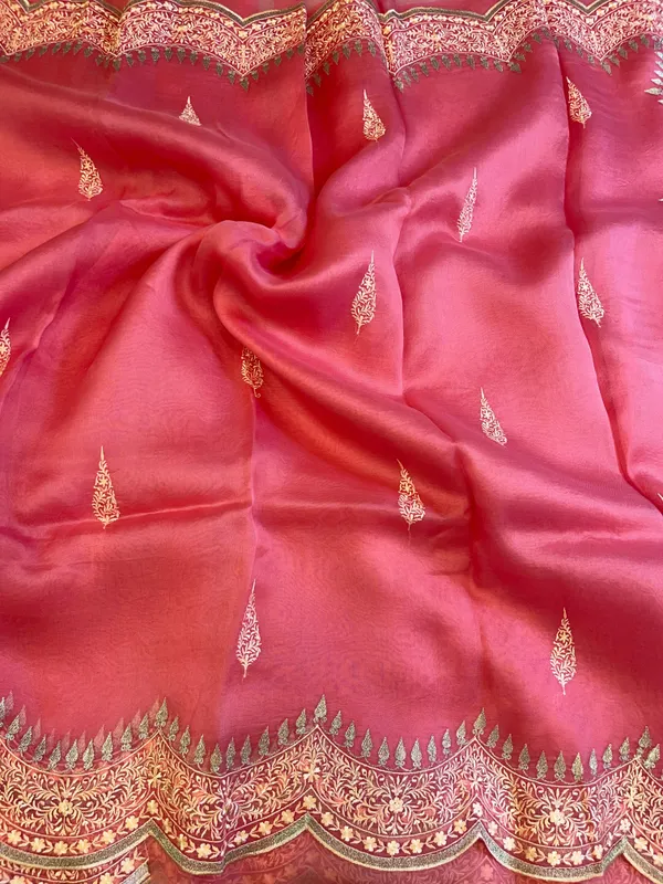 Pure_Handloom_Dark_Pink_Kora_Organza_Floral_Resham_Zari_Booti_Embroidered_Border_Banarasi_Saree_450AJ_ME2