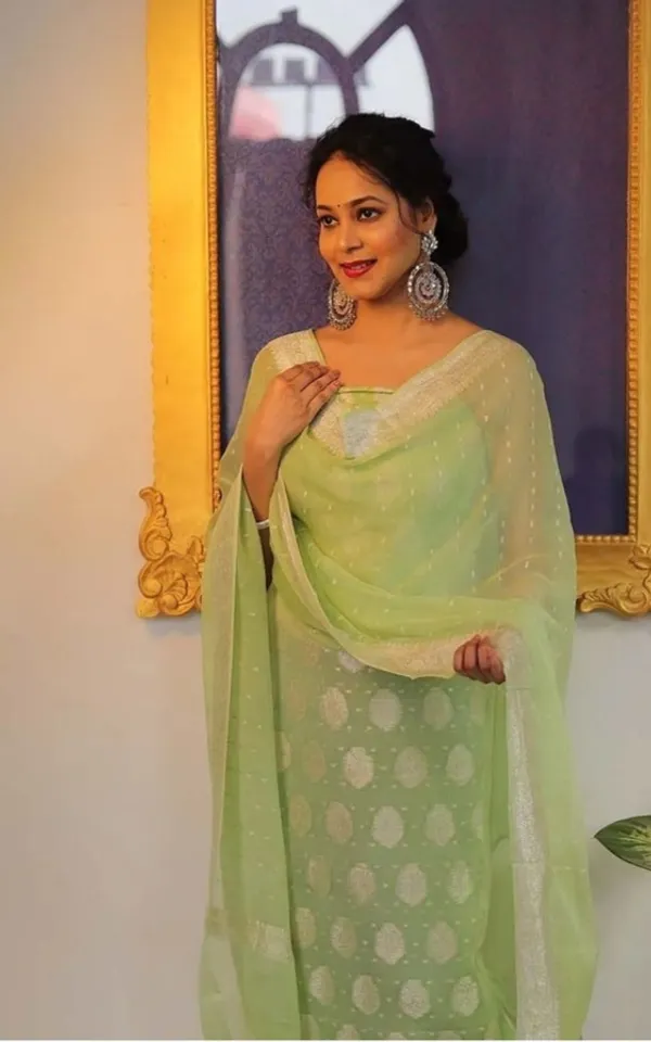 Light_Green_Katan_Georgette_Silver_Zari_Booti_Banarasi_Suit_Set_with_Chunri_Booti_1200SKL_KG12